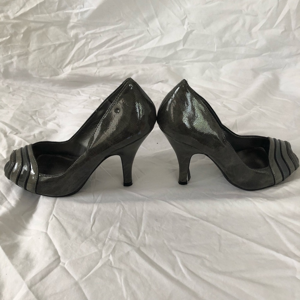 NWOT -Delicious Gun Metal Peep Toe Heels Sz 7 - Picture 8 of 8